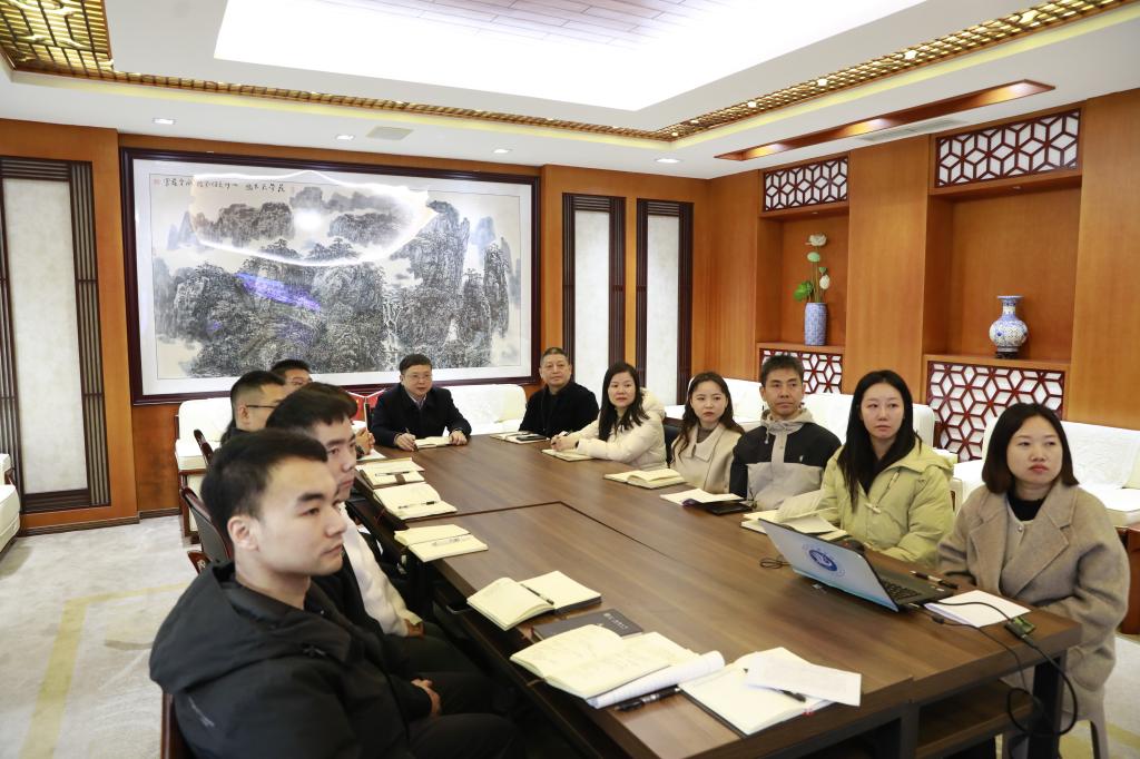 <h3>21</h3><p>2025-11</p>