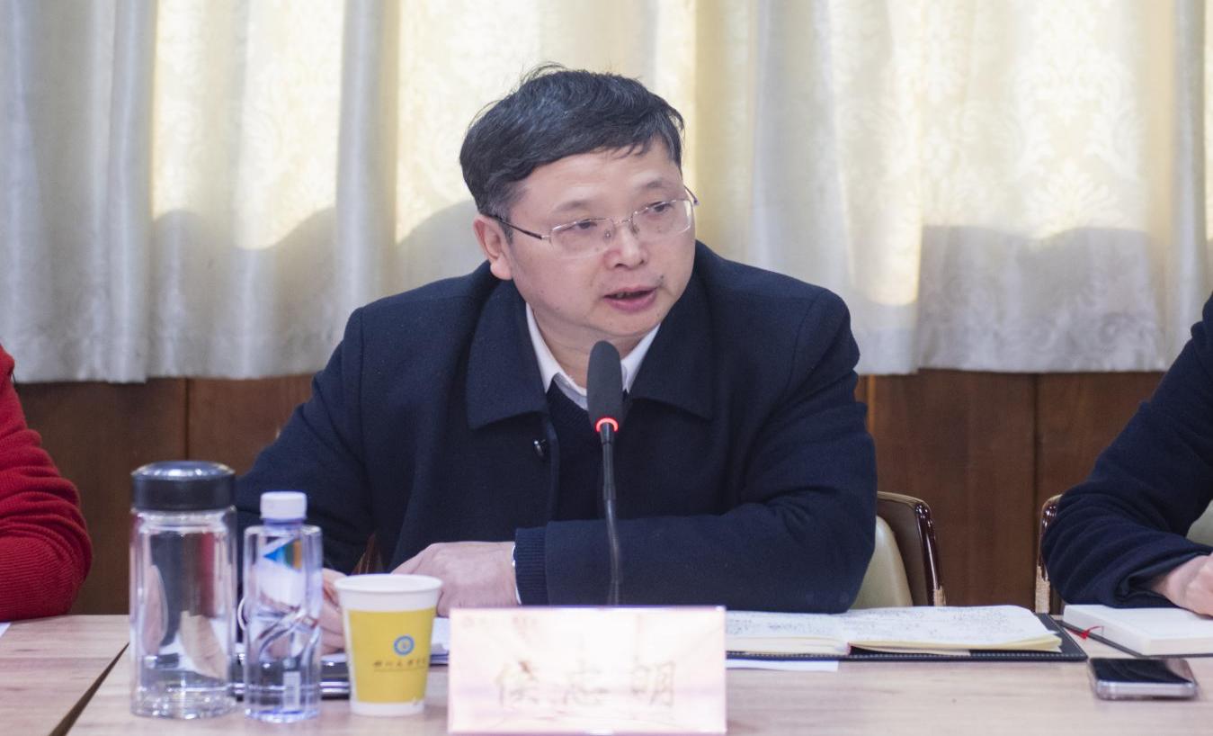 <h3>28</h3><p>2025-11</p>