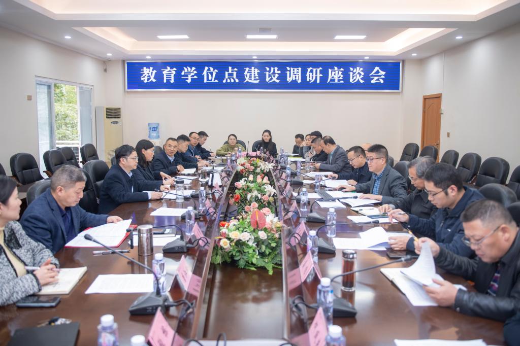 <h3>12</h3><p>2025-11</p>